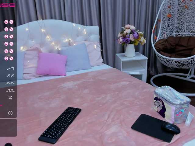 Nuotraukos ChloeDesire Hello Friend! My name is Chloe, I love making new acquaintances, feel free and welcome to my room! I have Lovens and Domi, they work with 3 tokens and are always on !!!! MUUUAAH