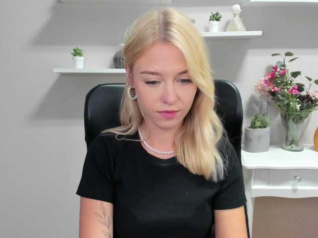 Nuotraukos CindyGlam #blonde #joi #cuckold #femdom #sph