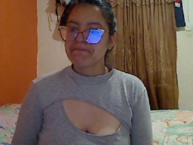 Nuotraukos cleohot latina#boobs#ass#glasses#cum#feet#lovense