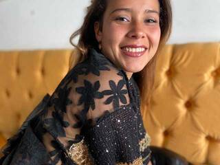 Erotinis vaizdo pokalbis Cloe-Flower