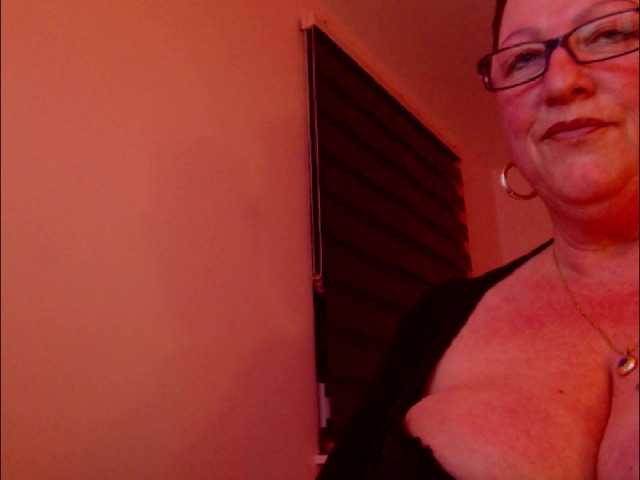 Nuotraukos Connyat99 Make Mistress Conny happy with the vibration 201 ultra high kiss tits flash 80 tips guys kiss