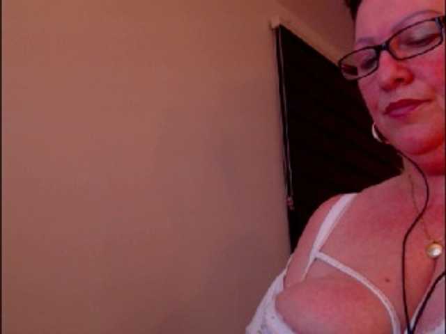 Nuotraukos Connyat99 Make Mistress Conny happy with the vibration 201 ultra high kiss tits flash 80 tips guys kiss