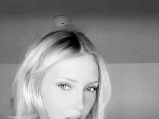 Erotinis vaizdo pokalbis Consie