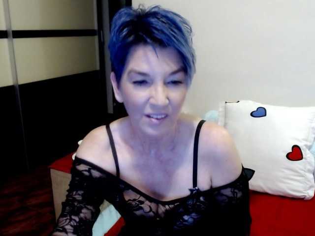 Nuotraukos cornycamelia Welcome guys to my room ,Hoot Cougar play with me and lest cum toghter