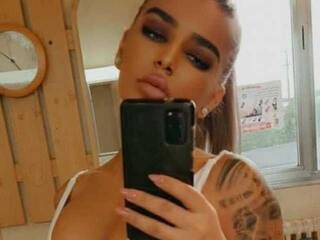 Erotinis vaizdo pokalbis CrystalSims