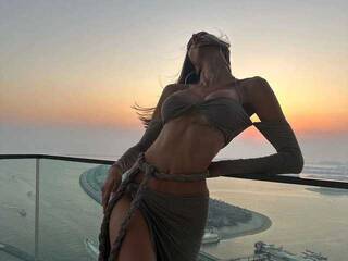 Erotinis vaizdo pokalbis Cum4Lydia