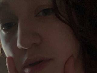 Erotinis vaizdo pokalbis Curly-Banshee