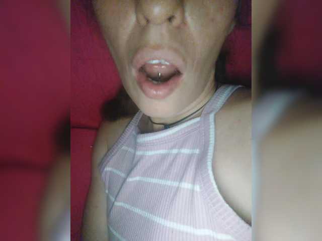 Nuotraukos CurlyHanna #horny#pircing#tongue#nipples#perfored#milf#