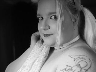 Erotinis vaizdo pokalbis Curvy-Lucy