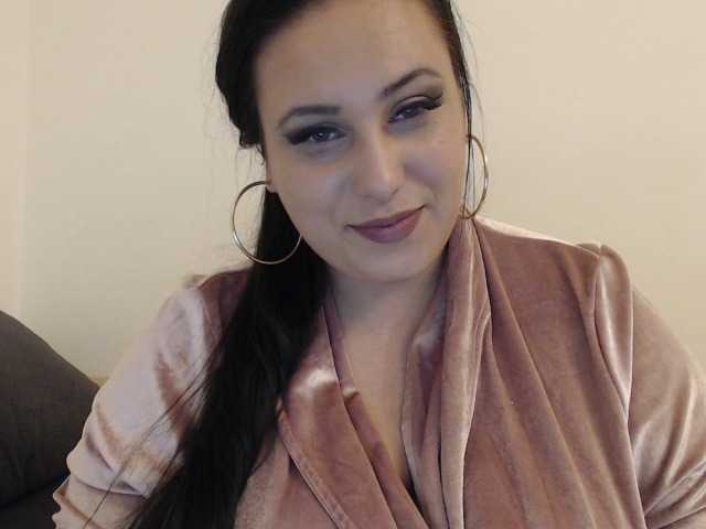 Nuotraukos curvyella93 welcome to the room where all dreams can come true. ask correctly and it will be given .lovense on