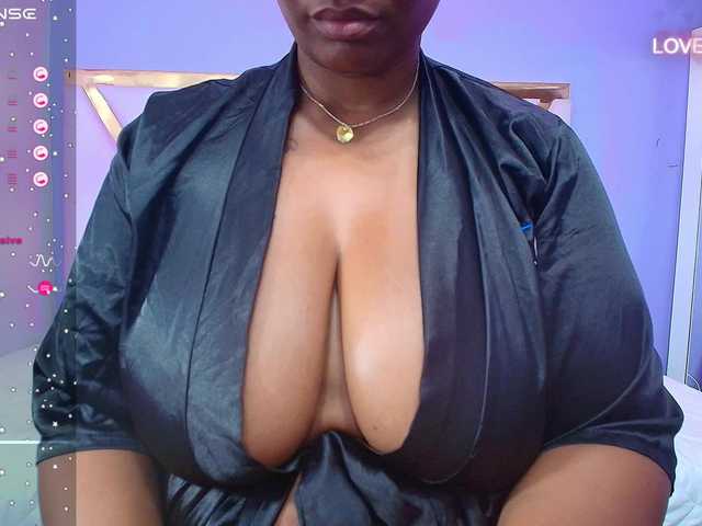 Transliacijos ekrano nuotraukos curvymommyy