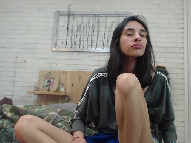 Nuotraukos Roxana_ let's have fun, I'll do a , come on guys 5 spankings on the ass , help do it babyy