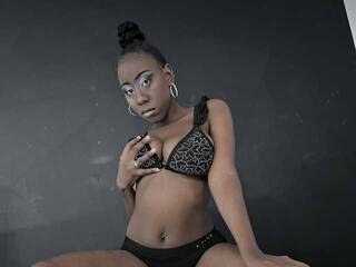 Erotinis vaizdo pokalbis DanielaKiston