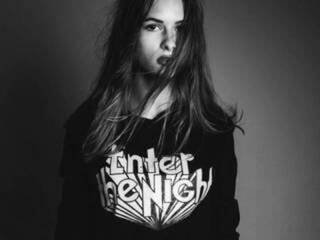 Erotinis vaizdo pokalbis darinali