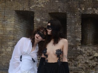 Erotinis vaizdo pokalbis DarkDollsi