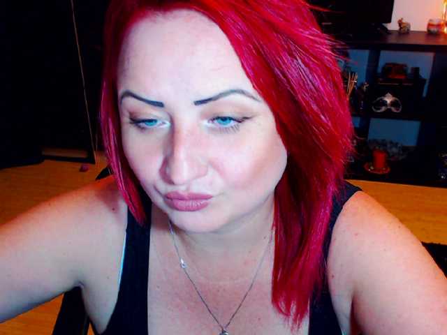 Transliacijos ekrano nuotraukos KinkyDomina