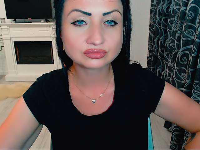 Transliacijos ekrano nuotraukos KinkyDomina