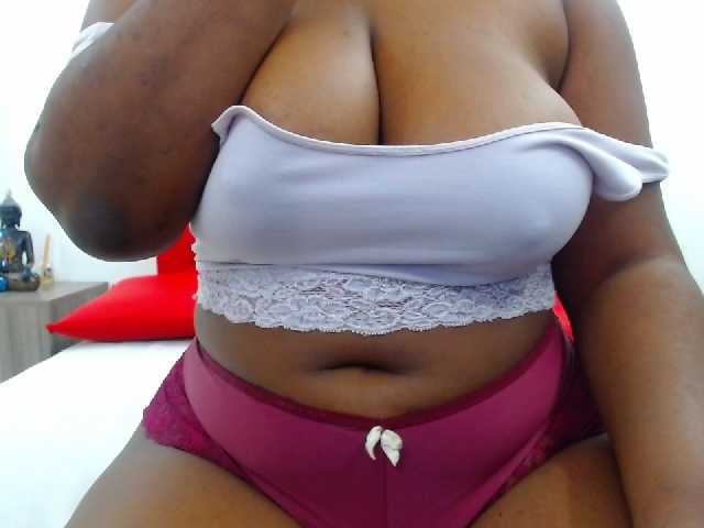 Nuotraukos DarnellQueen Run your tongue through my body make your way down to my #pussy and endulge yourself with my body @goal #squirt #ride #dildo / #bbw #latina #lush #hitachi #bigass #bigboobs #ebony