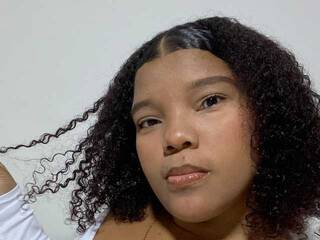 Erotinis vaizdo pokalbis DayanRoux