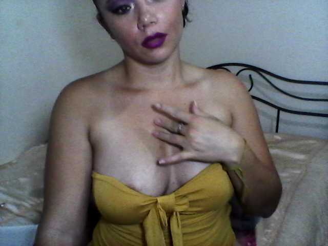 Nuotraukos Deyaniragrey 700 gol #loveplay, l show myself naked and without a blanket #lovely smile, #naked,