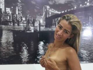 Erotinis vaizdo pokalbis Dinalus