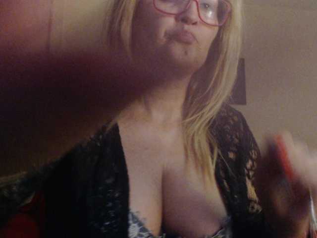 Nuotraukos Angel_Dm_Milf welcome guys♥let´s enjoy a good moment together, your tips make me undress and make me cum&squirt for you ;) For see tipmenu type tipmenu #orgasm #squirt #bigboobs #lovense #bigass