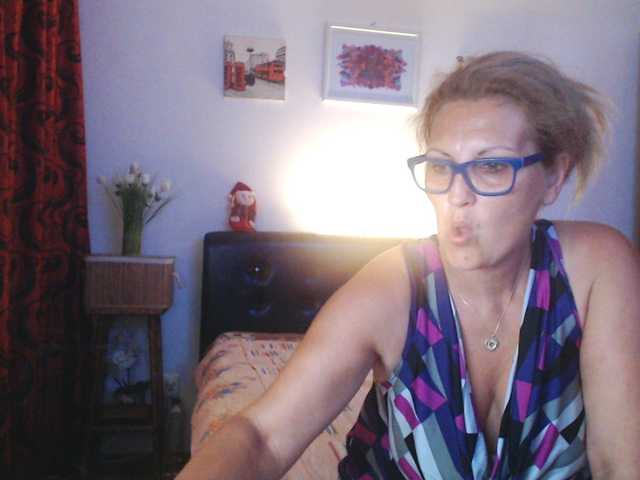 Nuotraukos Angel_Dm_Milf welcome guys♥let´s enjoy a good moment together, your tips make me undress and make me cum&squirt for you ;) For see tipmenu type /tipmenu #orgasm #squirt #bigboobs #lovense #bigass