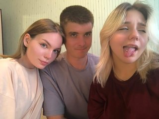 Erotinis vaizdo pokalbis DivineTrio