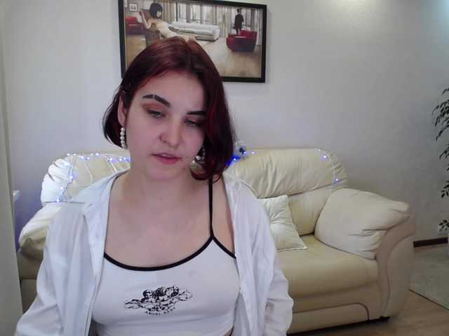 Nuotraukos DizzyingCharm Hello guys! Happy see you in my room) Im first day here! Lets chat and have fun together! PVT ON) if you like my smile tip me 33 toks! kisses