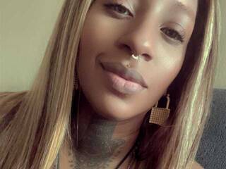 Erotinis vaizdo pokalbis DomCherrired