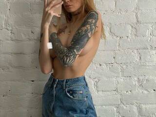 Erotinis vaizdo pokalbis PREKRVTI