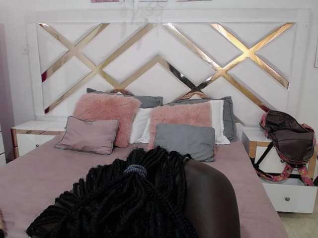 Nuotraukos Ebony-Queen19 Welcome to my room I'm new I'm hot and ready for fun