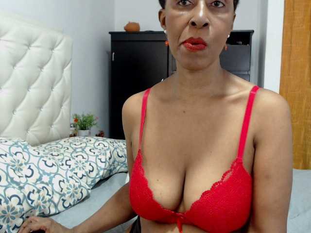 Nuotraukos ebonymilf take ​off ​all ​my ​clothes @total l