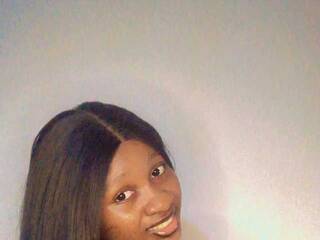 Erotinis vaizdo pokalbis Ebonypetiti