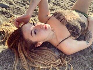 Erotinis vaizdo pokalbis EditaFaantasy