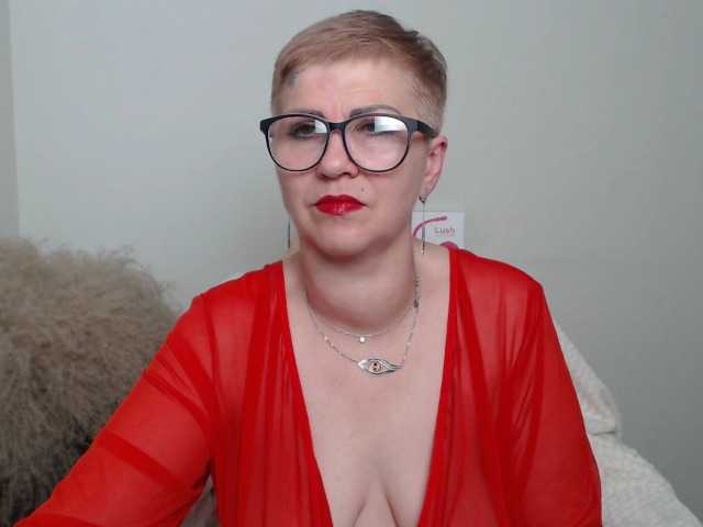 Nuotraukos ElenaQweenn hello guys! i am new here, support my first day!11 if you like me,20 c2c,25 spank my ass,45 flash tits,66 flash pussy,100 get naked,150 pussyplay,250 toyplay!
