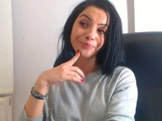 Nuotraukos ElisabethDiaz Hello guys welcome in my room , the lush is in a special place ;) . if u like me tip 10 tk , if u kiss me tip 20 , if u want to see me neked tip 250 tk :*:*