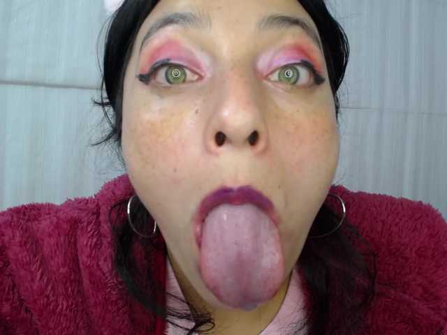 Nuotraukos elizabetheyes latina #hairy #feet #tongue #spit #mouth Im a cutie and naughty girl PLease make me feel good. Lovense on