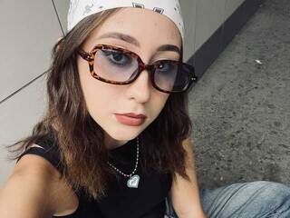 Erotinis vaizdo pokalbis ElizaDarleen