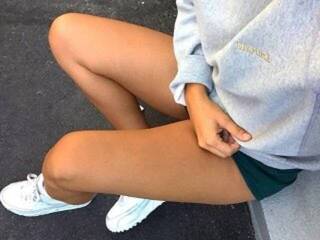 Erotinis vaizdo pokalbis EllaShinee