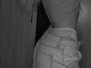 Erotinis vaizdo pokalbis Ellievans