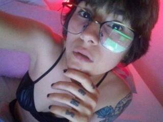 Erotinis vaizdo pokalbis Elliot-ferri