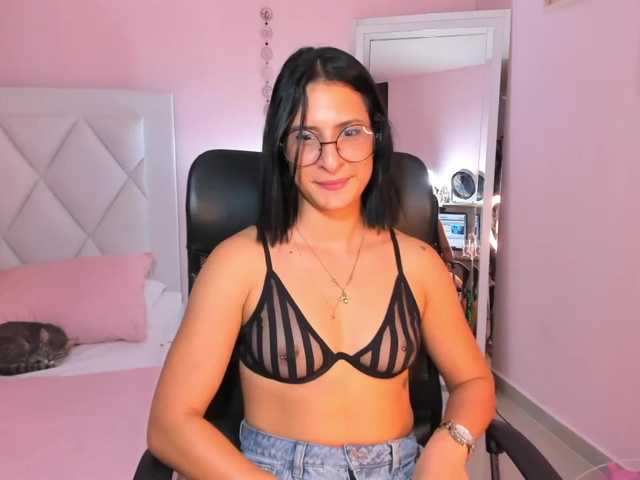 Nuotraukos EMIILYJAMESS roll dice for hot prizes / make me vibe♥ #fit #bigass #squirt #anal #muscle #feet #company #lovense #fumadoras #Weed #drink #latina #pelinegras #tetasnormales