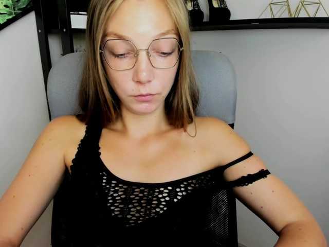 Nuotraukos EmillyExtasy #joi #cei #sph #kiss #femdom #roleplay #fantasien #lips #mistress