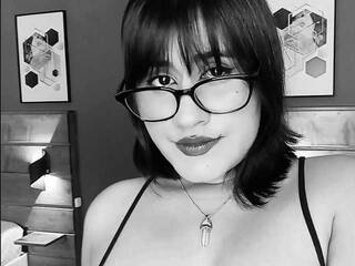 Erotinis vaizdo pokalbis EmillyThomson