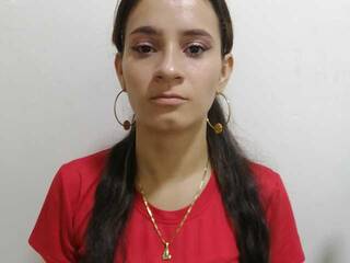 Erotinis vaizdo pokalbis Emily-wilson