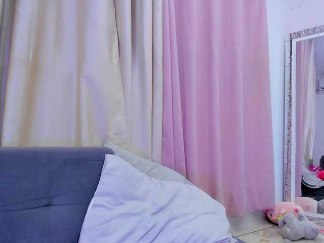 Nuotraukos EmilyClay Your favorite hot girl is back GOAL: RIDE DILDO @remain