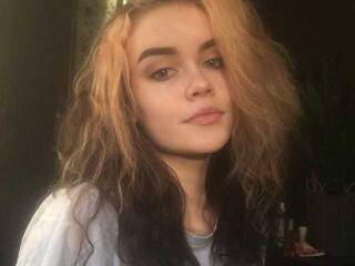 Erotinis vaizdo pokalbis EmilyEvansss