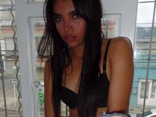 Erotinis vaizdo pokalbis emilyharber