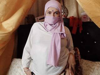 Erotinis vaizdo pokalbis emiralove99